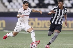 Foto: FOTO: LUCAS MERÇON / FLUMINENSE F.C.Fluminense e Botafogo se enfrentam nes