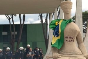 debora-do-batom-pena-moraes