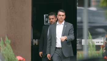 Flávio Bolsonaro afirma que pai está angustiado com anistia e critica Paulinho da Força