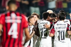 Jogadores comemoram gol no triunfo sobre o Vitória — Foto: Reprodução/Instagram