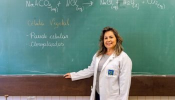 Governo concede progressão a 5,4 mil professores da rede e anuncia 224 convocações