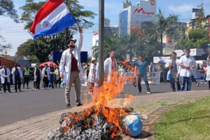 em-cde-policia-usa-balas-de-borracha-e-gas-contra-medicos-perto-da-ponte-da-amizade-6a91effd24311