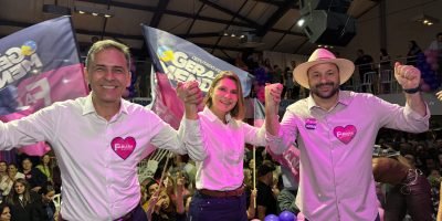 Adriano Ramos, Fabiana Parro e Geraldo Mendes: união por uma nova representante do litoral na Assembleia Legislativa do Paraná. Foto: Jheny Moreira