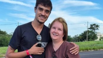 Jovem de 29 anos tira foto com Elize Matsunaga e imagem viraliza nas redes sociais