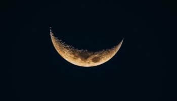 Lua minguante domina sexta-feira