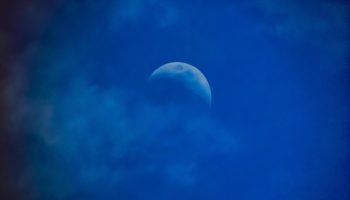 Lua minguante domina sábado