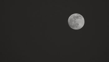 Lua nova domina segunda-feira
