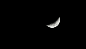 Lua minguante domina terça-feira