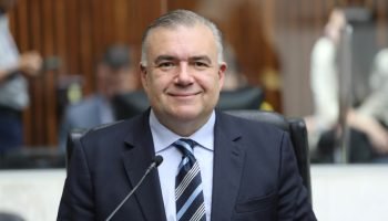 Foto: Deputado Ney Leprevost (Republicanos), proponente da solenidade.