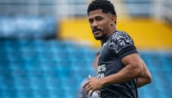 Coritiba recebe volante Fernando Sobral em contrato de empréstimo para o Coxa