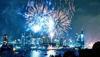 Litoral do Paraná anuncia programação de fim de ano com shows e queima de fogos