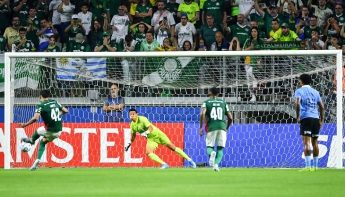 flaco-lopez-converte-gol-de-penalti-para-o-palmeiras-750x423-1
