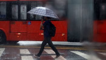Frente fria provoca chuvas intensas e ventos de 100 km/h no Paraná