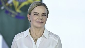 Gleisi Hoffmann critica derrubada de vetos ambientais no Congresso
