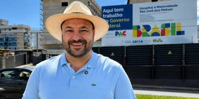 Geraldo Mendes em frente à obra do novo hospital e maternidade de São José dos Pinhais: uma das conquistas do primeiro mandato