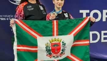 ginasta-medalha-de-prata.jpeg