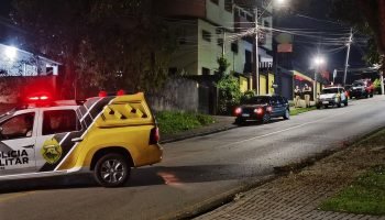 Homem morre a tiros dentro de carro na frente do filho em Curitiba na noite