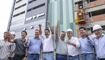 Ratinho Junior visita obras do novo Hospital Geral de Colombo na Grande Curitiba