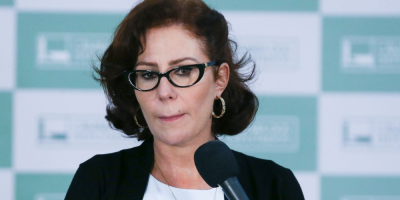 Ex-deputada Carla Zambelli em situação semelhante à sua atual na Itália — Foto: