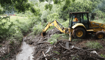 Sema nos Bairros entrega força-tarefa ambiental ao bairro Periolo