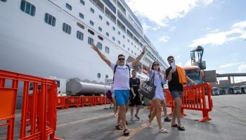 Porto de Paranaguá recebe cruzeiro Silver Whisper pela primeira vez