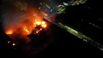Incêndio de grandes proporções destrói supermercado em Cambé
