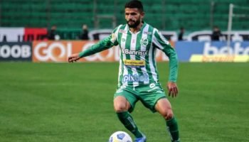 Athletico tenta repatriar volante Jadson após rebaixamento do Juventude