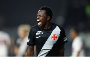 jogador-do-vasco-andre-gomez-comemora-gol-marcado-705x500-1