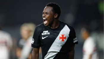 jogador-do-vasco-andre-gomez-comemora-gol-marcado-705x500-1