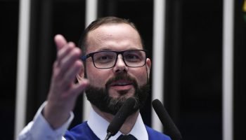 Senador Jorge Seif (PL-SC) durante julgamento no TSE — Foto: Carregando