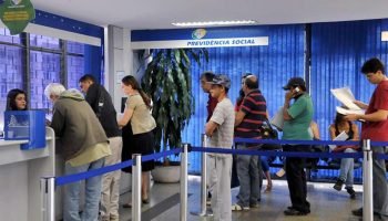 Lula sanciona lei que impede descontos em benefícios do INSS