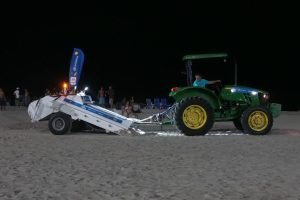 Sanepar limpa praias após shows na madrugada