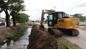 Estado limpa e desassora 45 km de canais no litoral do Paraná
