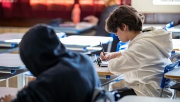 Estudantes e responsáveis podem efetuar matrícula na rede estadual até sexta-feira