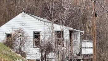 Homem é preso suspeito de matar os pais e incendiar casa nos EUA