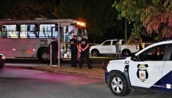 Médica veterinária é morta ao ser atropelada por ônibus em canaleta enquanto pedala