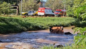 Menina de 4 anos morre após acidente de carro no Rio Toledo