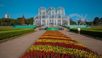 Musical de Natal gratuito estreia no Jardim Botânico de Curitiba