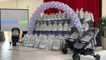 Nascer Bem Paraná entrega 2,8 mil kits com carrinhos de bebê em 156 municípios