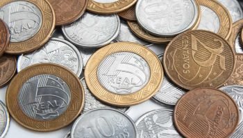 Salário mínimo brasileiro aumenta para R$ 1.621 em 2026