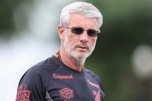 odair-hellmann-tecnico-athletico