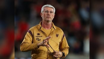 Athletico renova contrato de Odair Hellmann até 2026