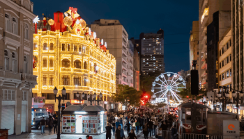 Curitiba cria maior Natal do Brasil, impulsionando turismo