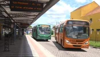 Paralisação de ônibus em Curitiba ocorre por atraso salarial de motoristas