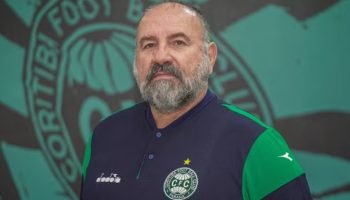 Coritiba técnico PC de Oliveira critica derrota, destaca crescimento de jovens