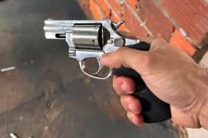 pcpr_prende_homem_por_porte_ilegal_de_arma_de_fogo_em_paranavai1111119.jpg
