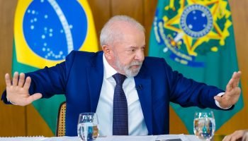 pl-aciona-tse-contra-lula