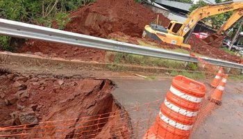 DER/PR inicia obra de recuperação de erosão na PR-323, Umuarama