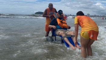 Praia Acessível realiza 250 atendimentos na primeira semana no litoral da região