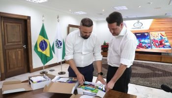 Alunos das Apaes do Paraná recebem kits escolares do Estado pela primeira vez